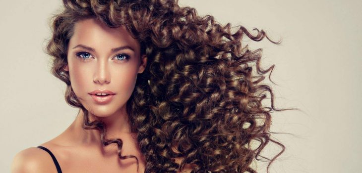 curly hairstyle for fall in women